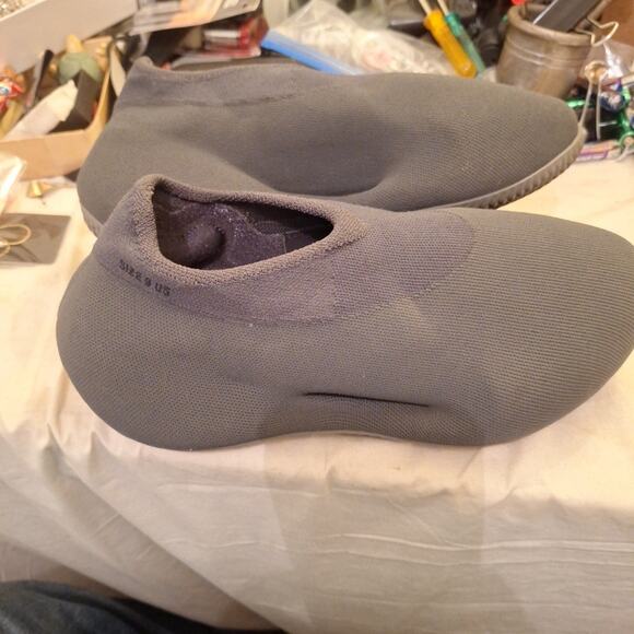 Yeezy Adidas Men’s Knit Runner Sneakers , Size US 9. Very Nice Condition - Picture 4 of 8